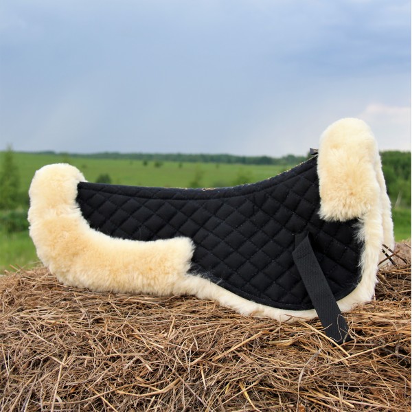 Classy fur up to the saddle